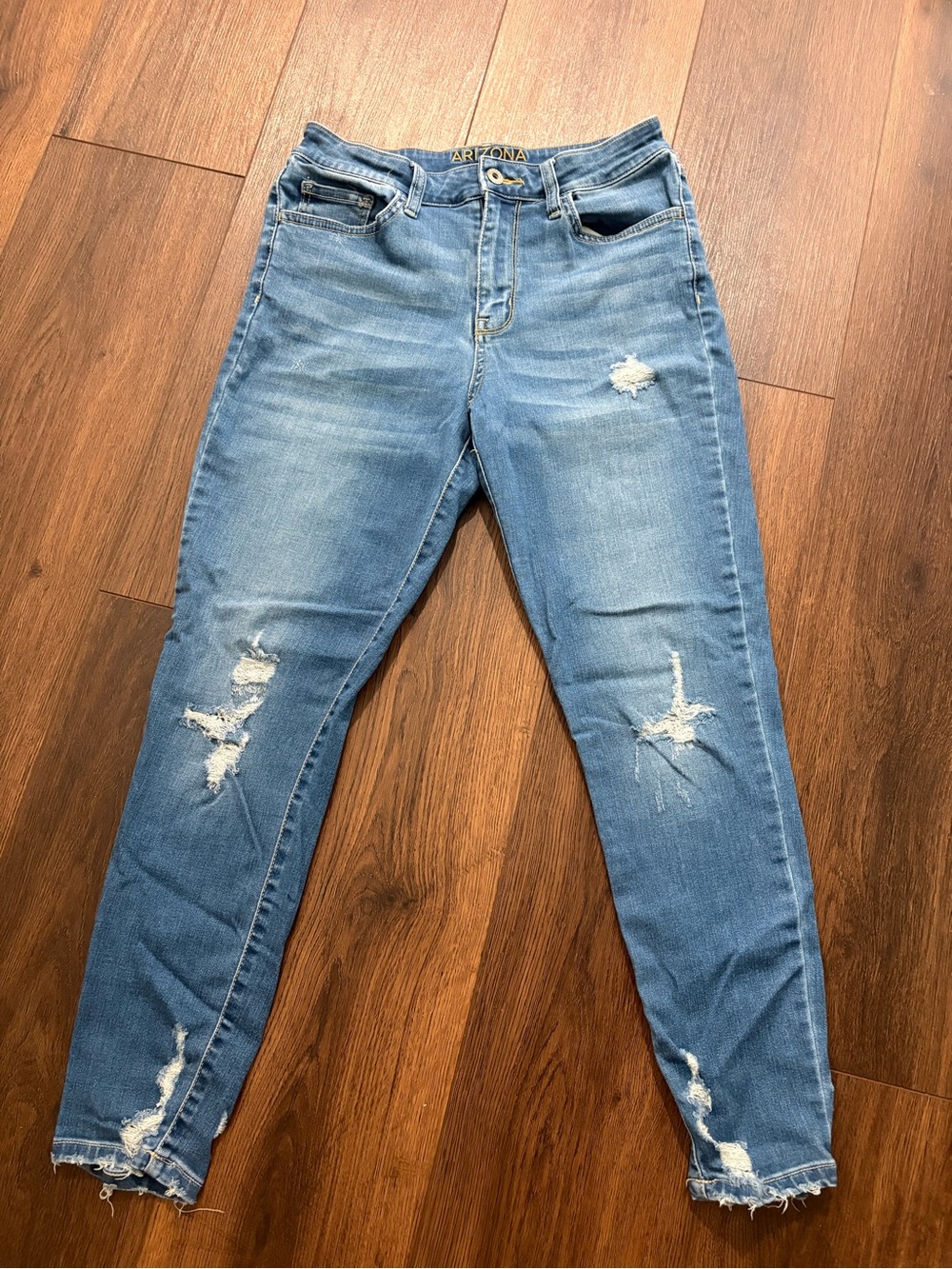 Arizona Jean Company Women’s Light Blue Ripped Skinny Jeans